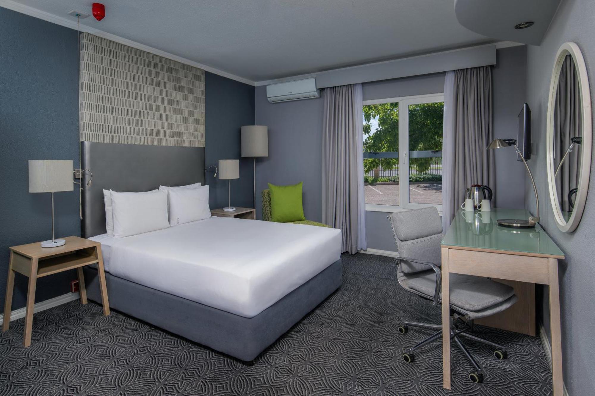 Holiday Inn Johannesburg Airport By Ihg Kempton Park Exterior photo