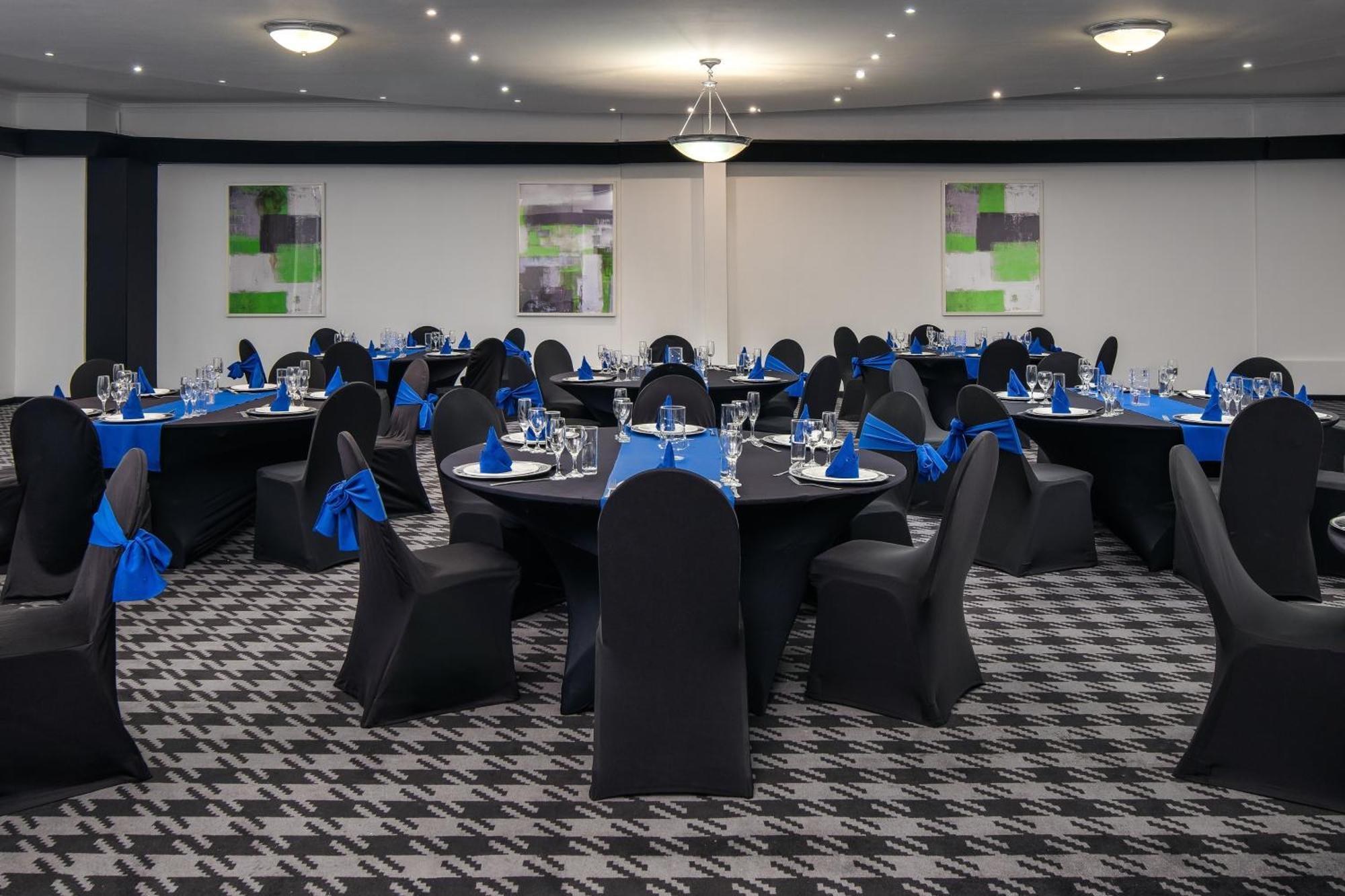 Holiday Inn Johannesburg Airport By Ihg Kempton Park Exterior photo
