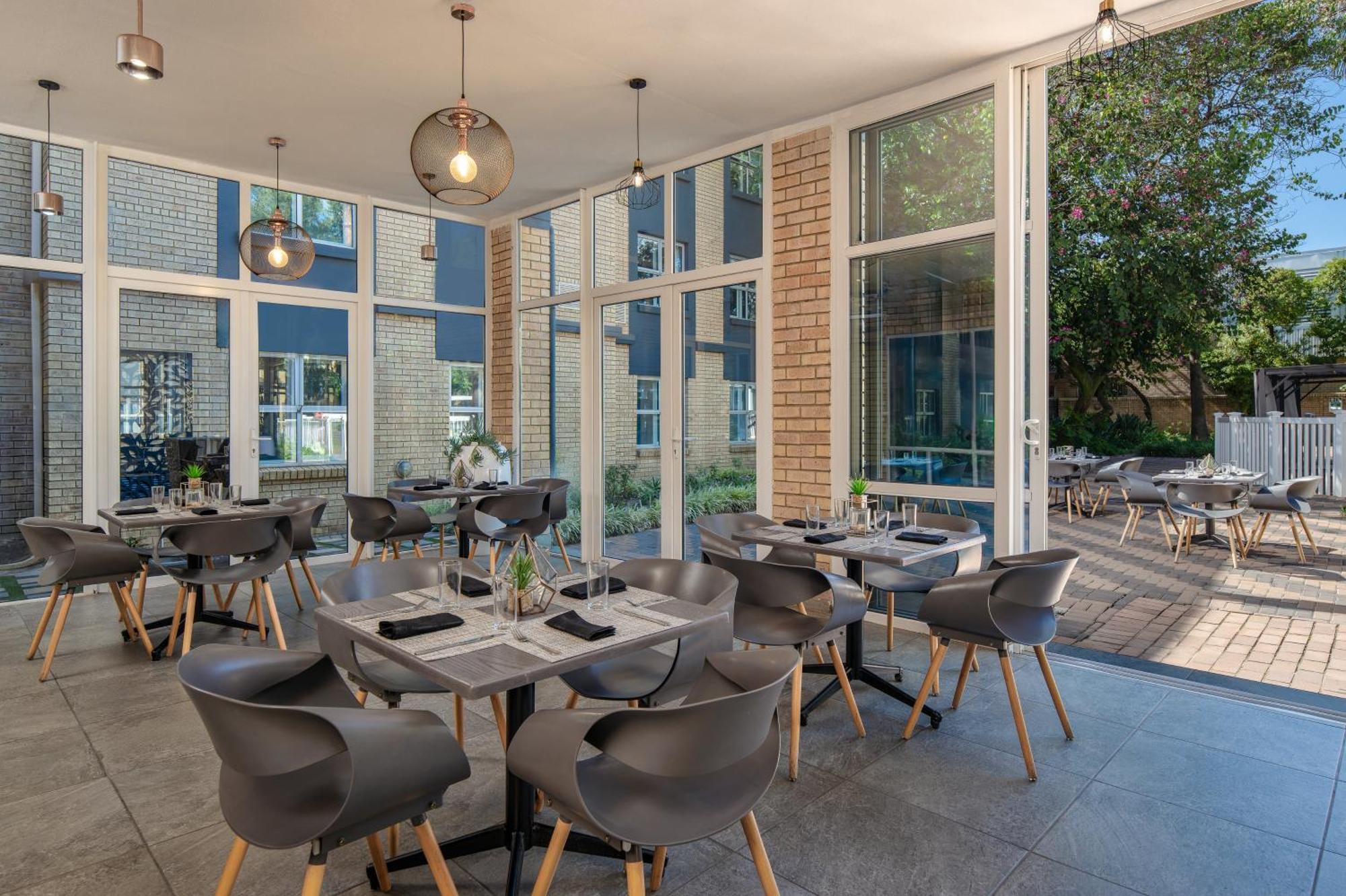 Holiday Inn Johannesburg Airport By Ihg Kempton Park Exterior photo